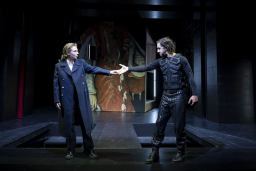 Szene Schillers "Don Karlos" im Schiller-Theater Rudolstadt