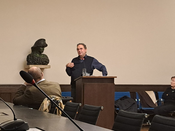 Begrüßung und kunstgeschichtliche Führung durch den Senatssaal von Dr. Helmut Hühn