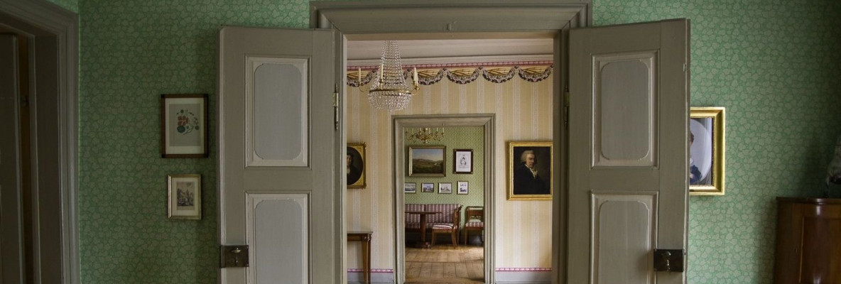 Schillers Wohnhaus, Blick vom Wohn- und Esszimmer zu Charlottes Zimmer (Klassik Stiftung Weimar, Georg Seifert, 2013)