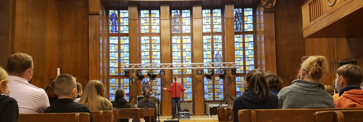 Vorlesewettbewerb in der Aula des Friedrich-Schiller-Gymnasiums